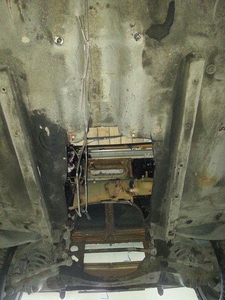 Автомат на ниву от бмв. 19b90b2s 960. Автомат на ниву от бмв фото. Автомат на ниву от бмв-19b90b2s 960. картинка Автомат на ниву от бмв. картинка 19b90b2s 960. Как вообще назвать этот «Нивасик»? Очень по-разному. Можно сказать, что перед нами просто кастом – свободная тюнинг-фантазия на тему конкретной модели. Впрочем, подходит ей и звание «слипер» – то есть по факту заряженная тачка, которая прячется за нарочито скромными обводами стока. Вот только стоит ли умничать, когда видишь, пожалуй, самую невероятную «Ниву» в истории?