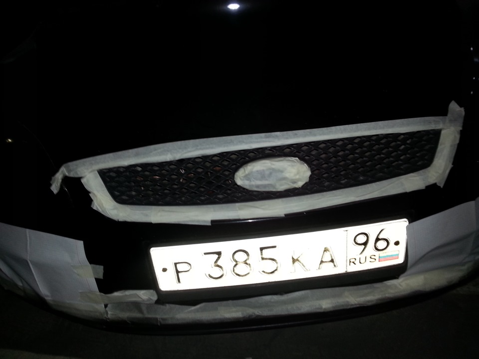Покрасил юбки, решетку радиатора, накладку на бампер — Ford Focus ...