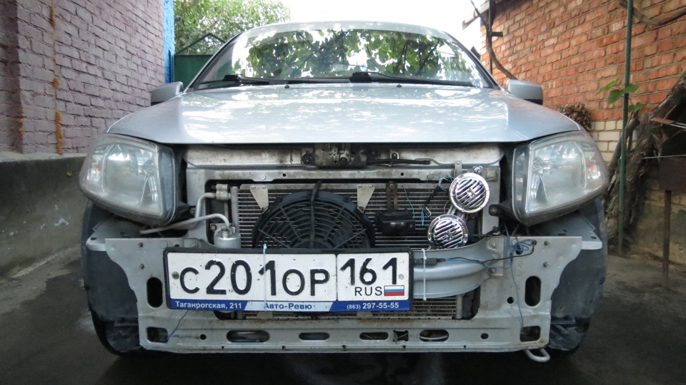 Поменял сигнал и сетка в решетку радиатора. — Lada Гранта (1G), 1,6 л ...