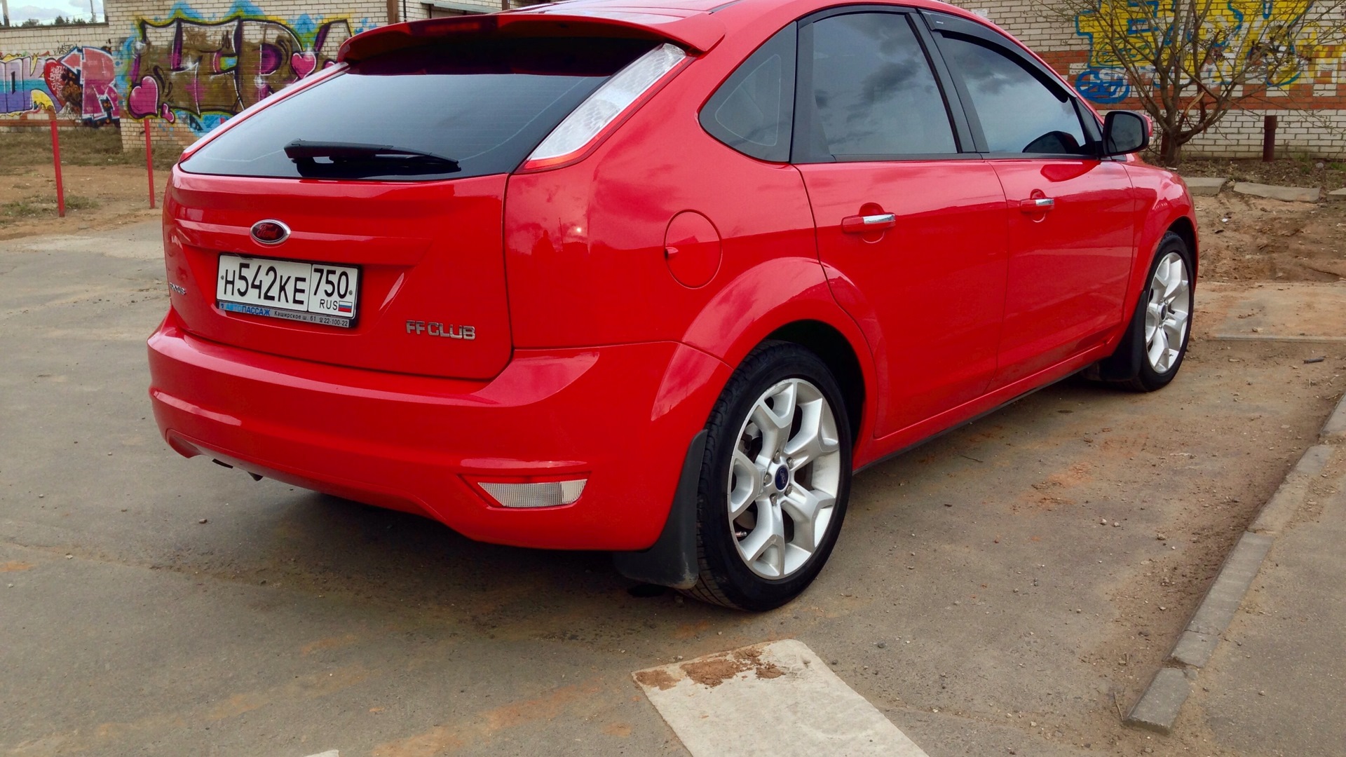 Reds co. Покраска Ford Focus 2 Colorado Red. Авто цвет Ford Colorado Red.