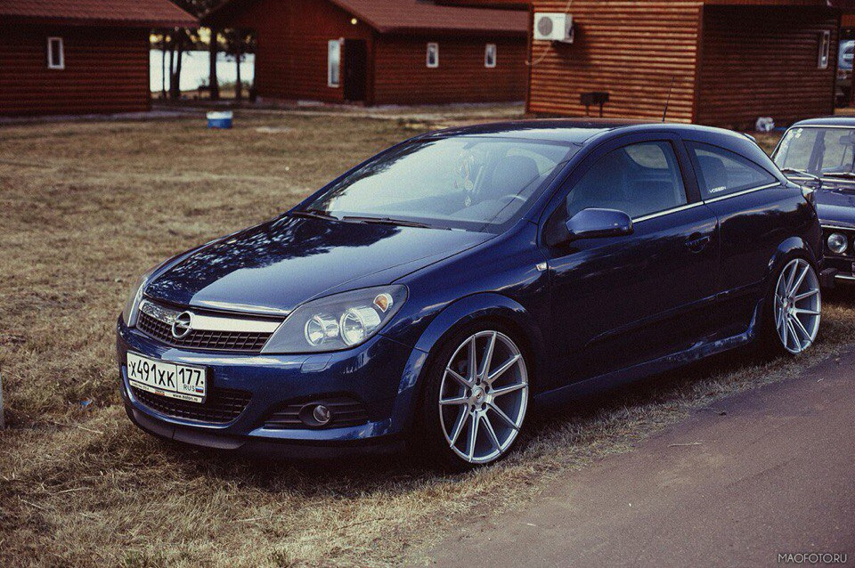 Opel Astra GTC 2008 на дисках