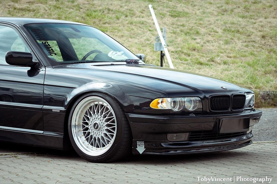 BMW e38 long stance