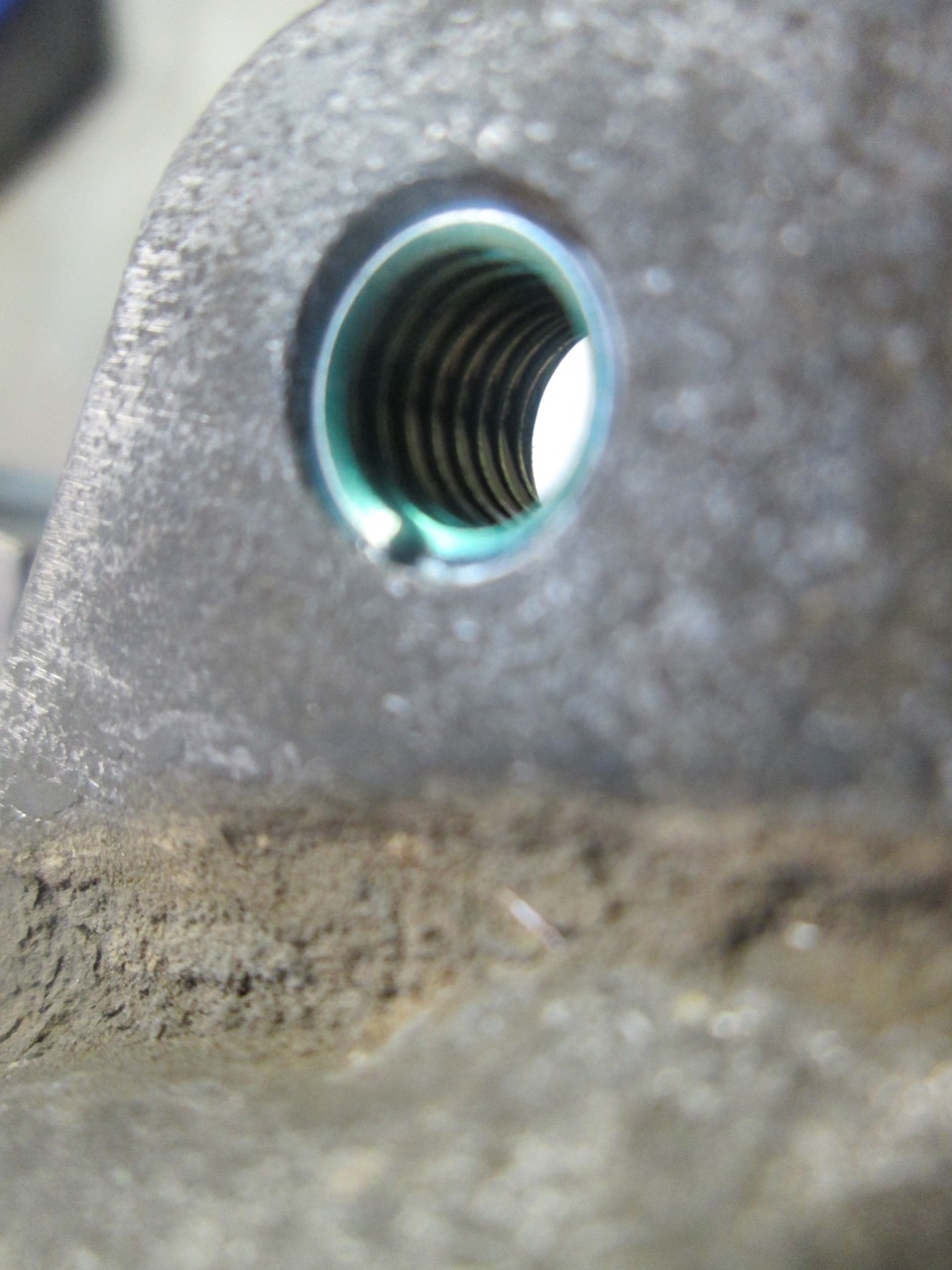 Восстановление резьбы в алюминиевом блоке цилиндров футоркой