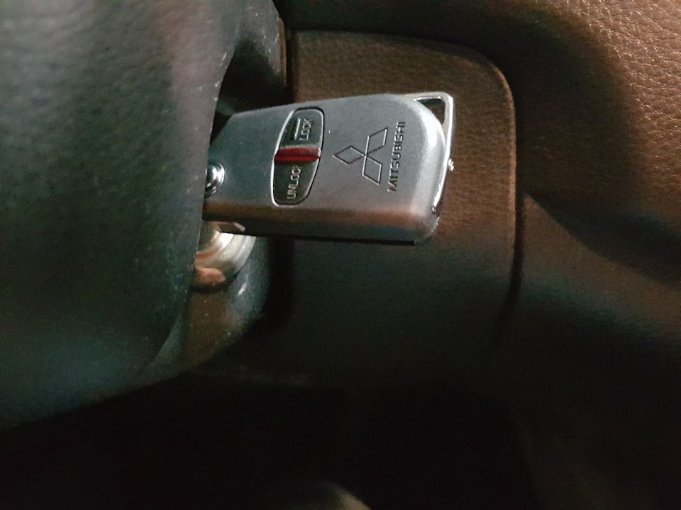 Выкидной ключ, крепление телефона — Mitsubishi Lancer IX, 2 л, 2007 ...