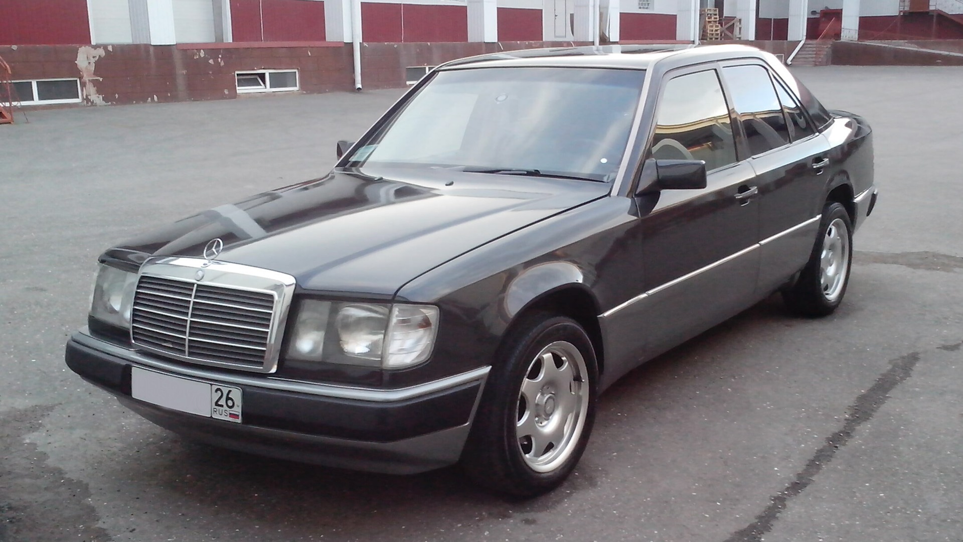 Mercedes-Benz E-class (W124) 3.0 бензиновый 1992 | 300Е Мокрый асфальт на  DRIVE2