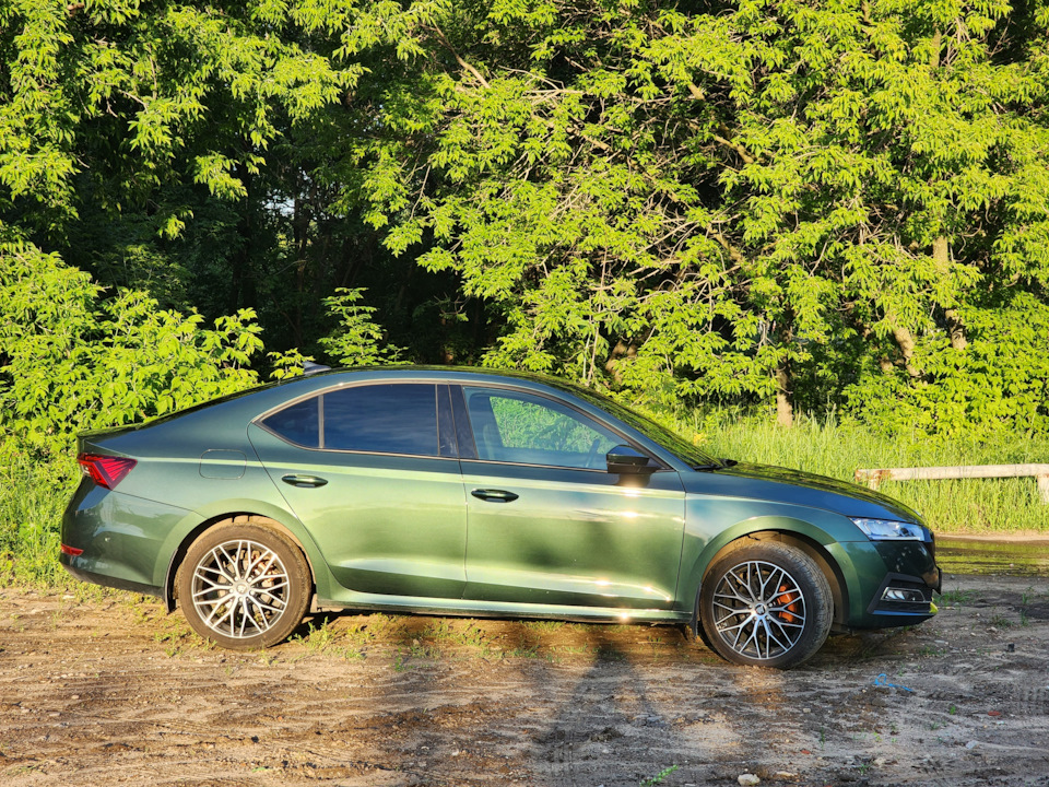 Запись # 6 цветные суппорта — Skoda Octavia A8 Mk4, 1,4 л, 2021 года ...