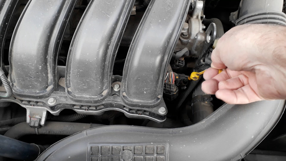Клапан рециркуляции картерных газов (КРКГ) — Renault Duster (1G), 2 л ...