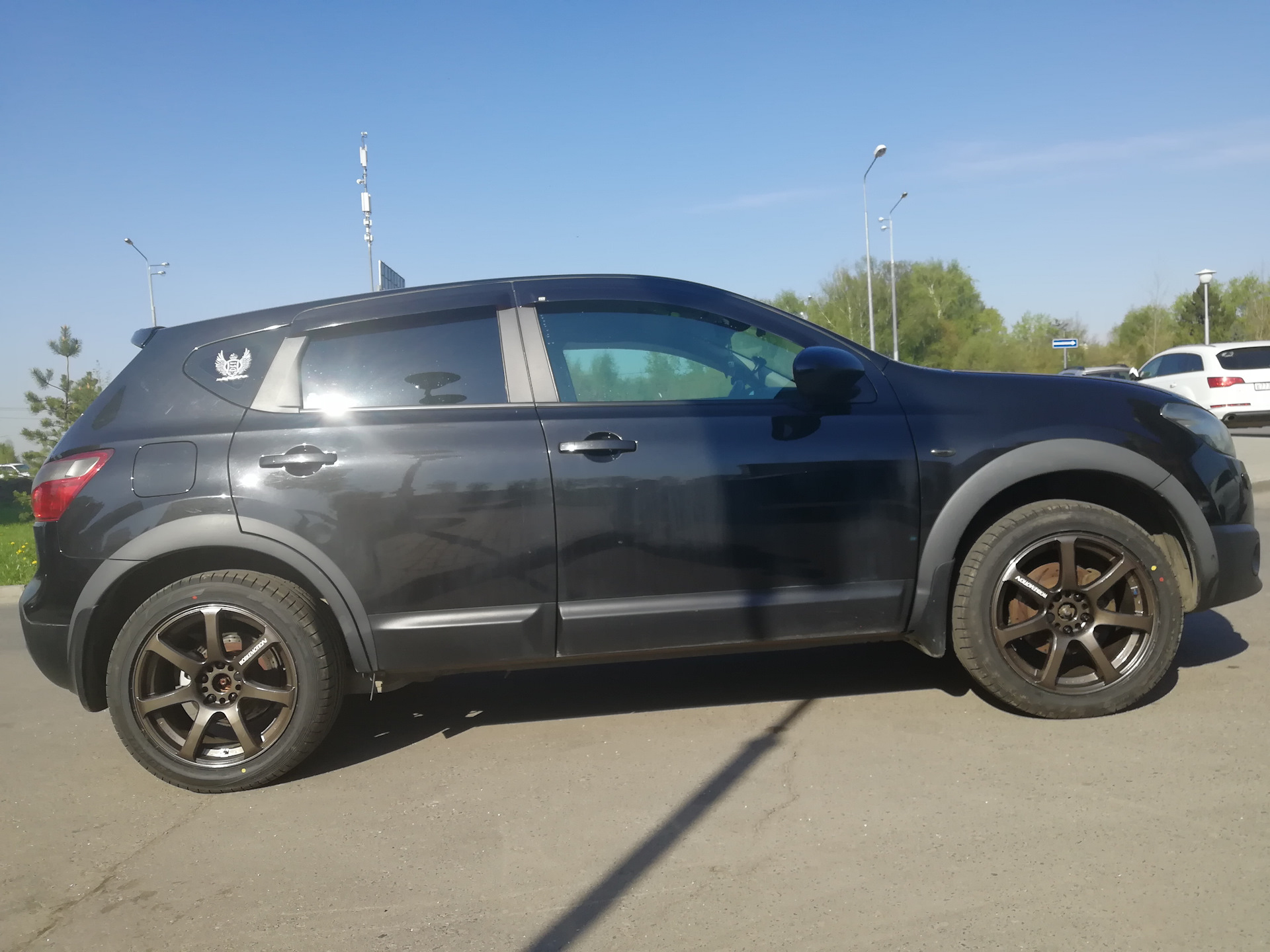 Диски ниссан кашкай. Nissan Qashqai 2013 диски r18. Nissan Qashqai j10 диски r19. Крутые диски Nissan Qashqai j10. Ниссан Кашкай на 20 колесах Инфинити.