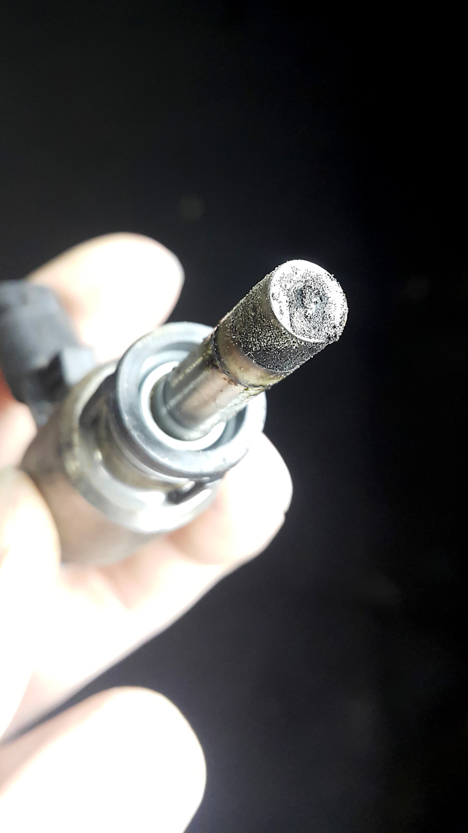 Это одна из самых загаженных форсунок. В общем-то неплохо сохранилась, но всё же часть дырочек заросла. — Skoda Yeti