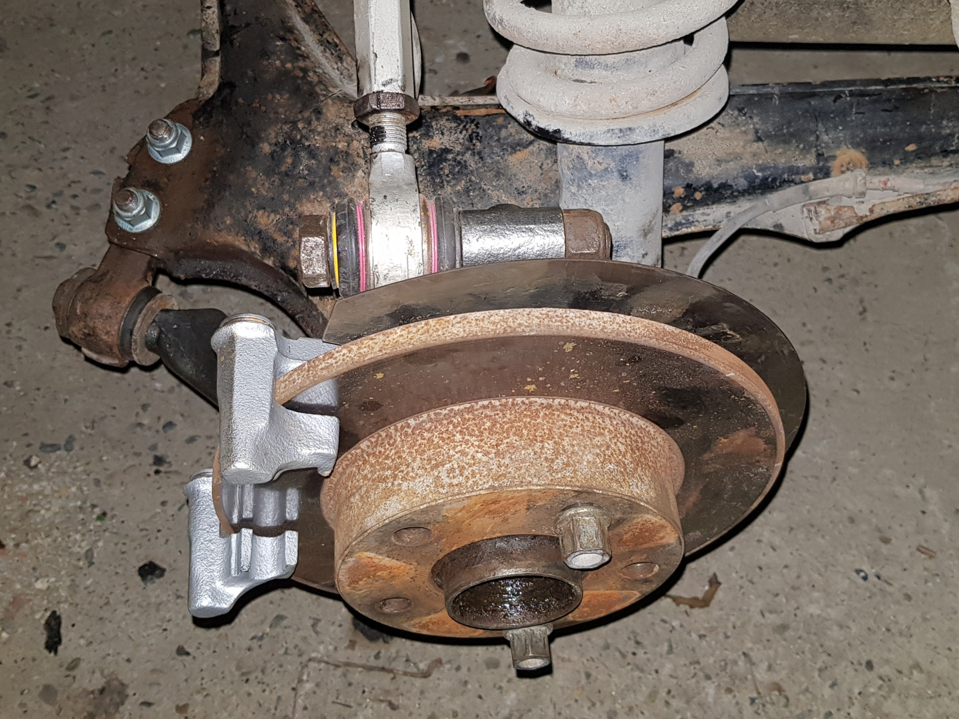 Грязезащитные щитки тормозных дисков — Audi 200 (C3), 2,1 л, 1986 года ...