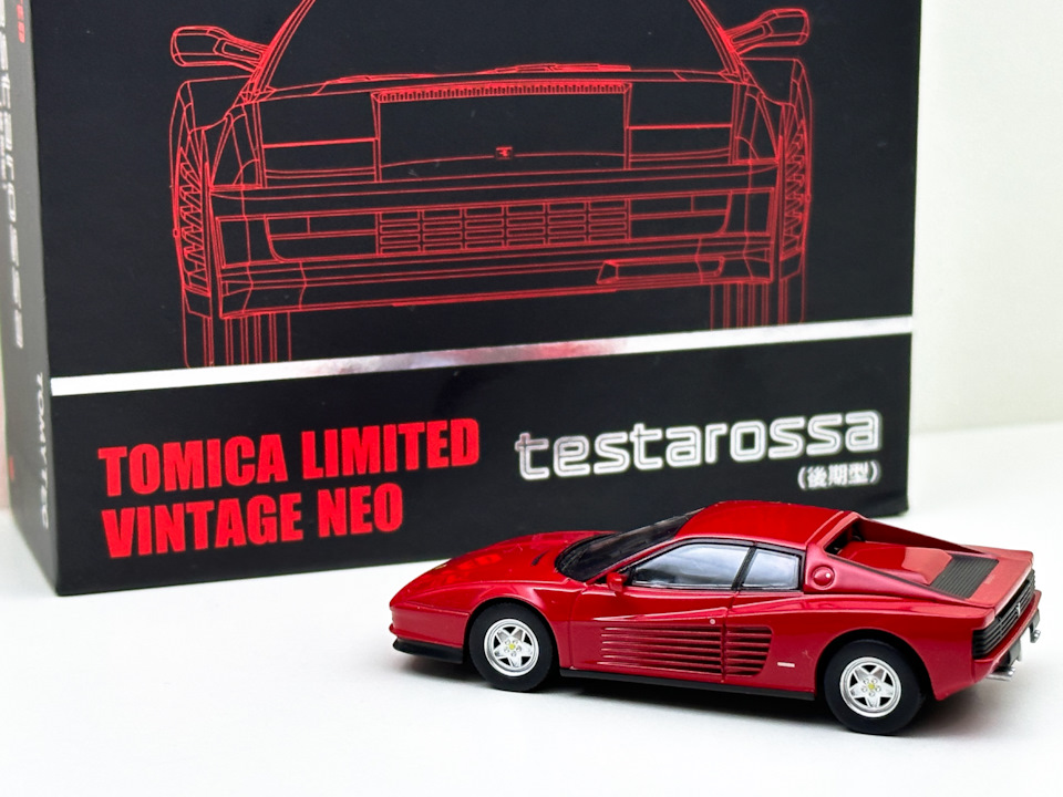 1987 Ferrari Testarossa 1:64 Tomica Limited Vintage Neo