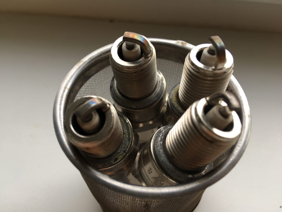 Чистка свечей зажигания — Lada 2114, 1,5 л, 2007 года | своими руками ...