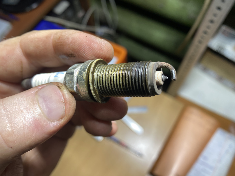 Регулировка свечей зажигания. — Hyundai H-1 (2G), 2,4 л, 2009 года ...