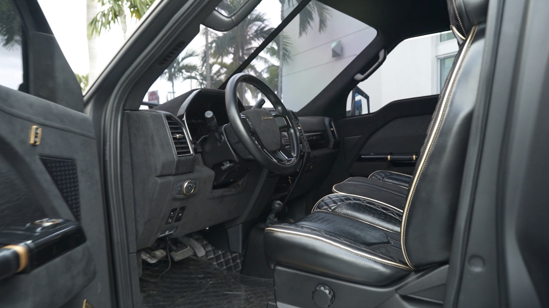 Боковой вид Karlmann King