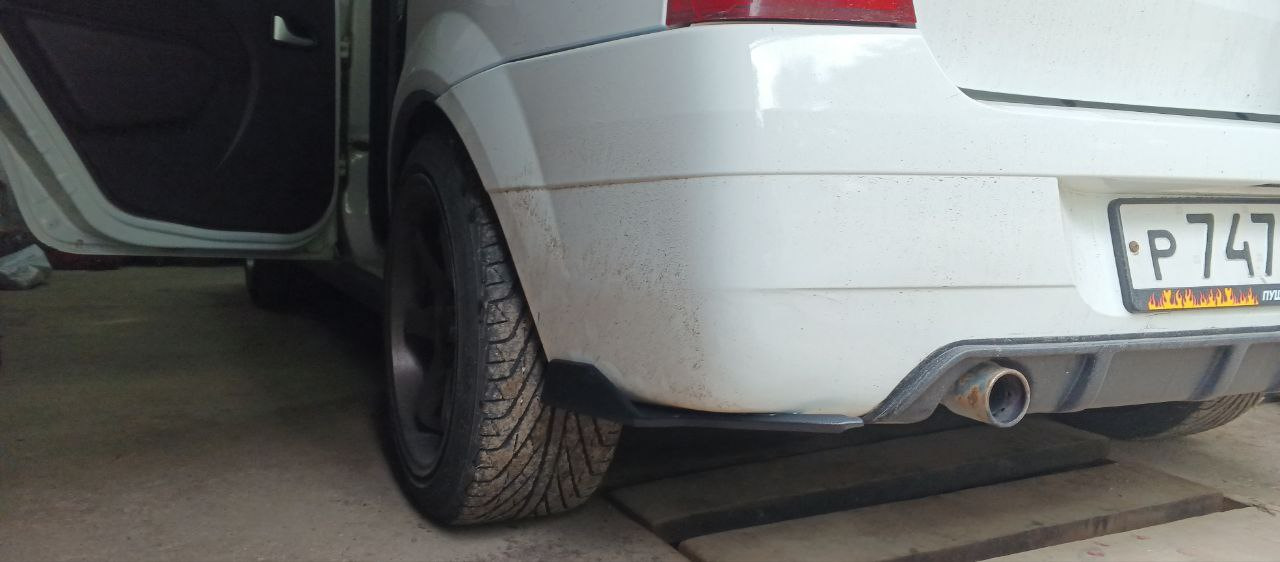 Элероны заднего бампера — Renault Logan (1G), 1,6 л, 2009 года ...