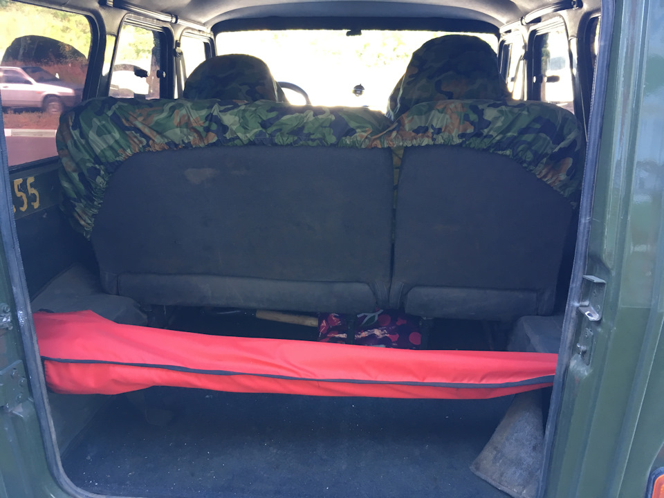 Подскажите как раскладывается заднее сиденье с крутилками? — УАЗ 31519 ...