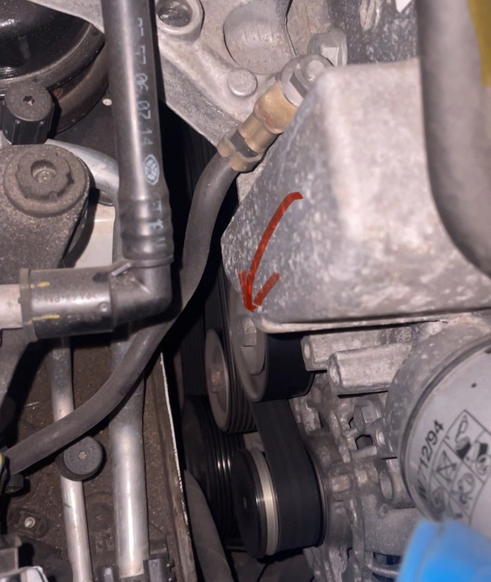 Замена обводного ролика — Audi A1 Sportback, 1,4 л, 2014 года ...