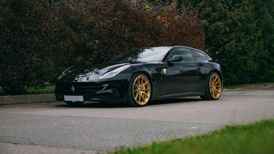 Фото в бортжурнале Ferrari FF