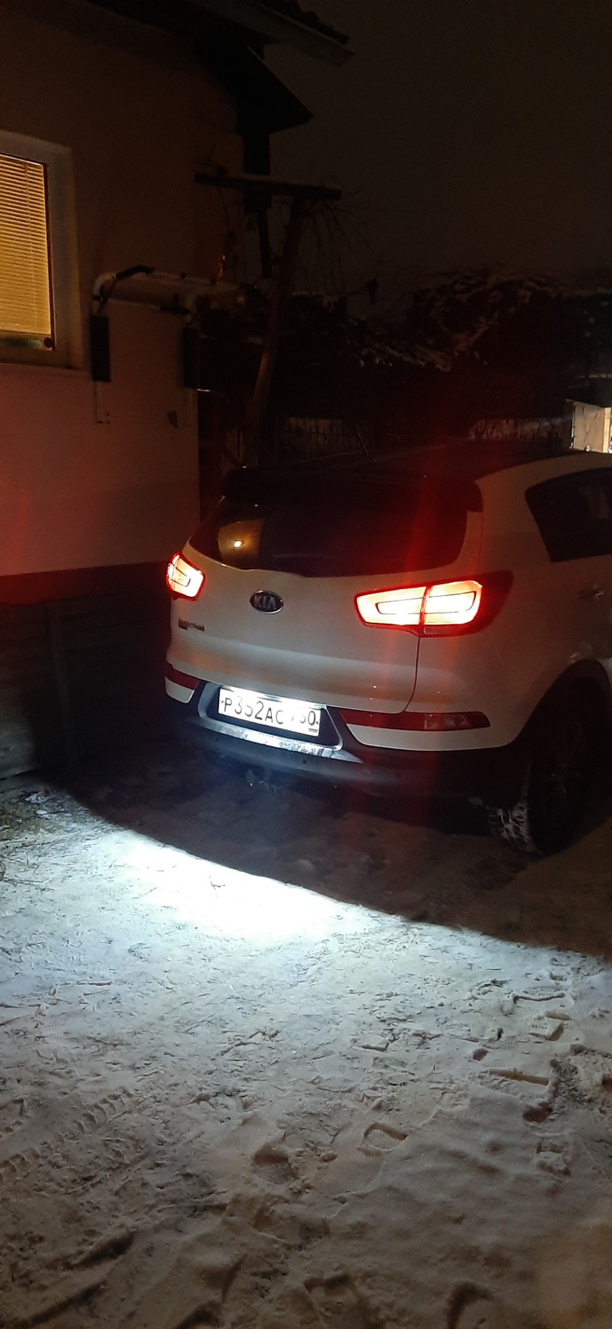 Замена подсветки номерного знака — KIA Sportage (3G), 2 л, 2015 года ...