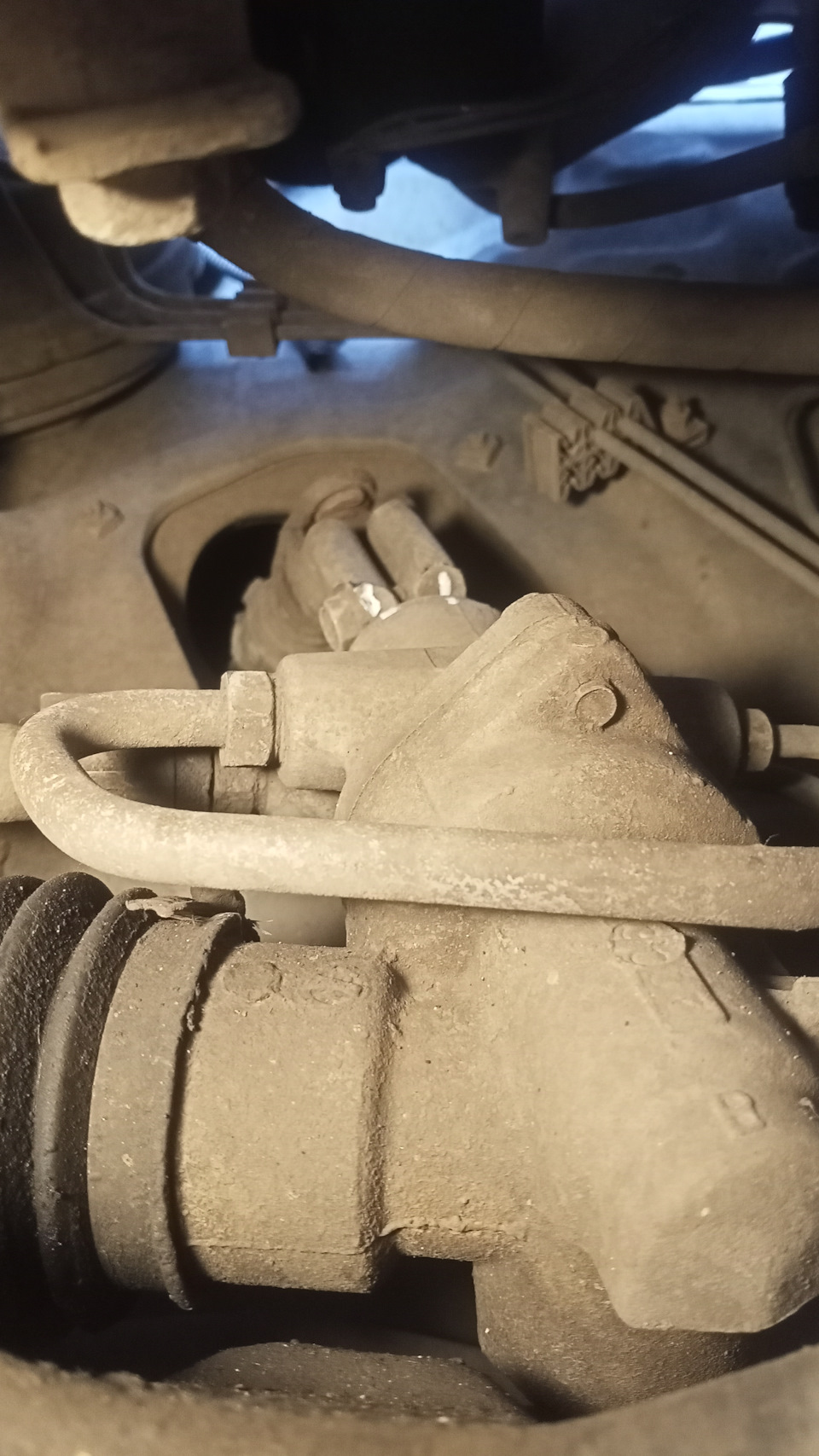 Замена крестовины, пыльника рулевого карданчика, втулки рулевой колонки ...