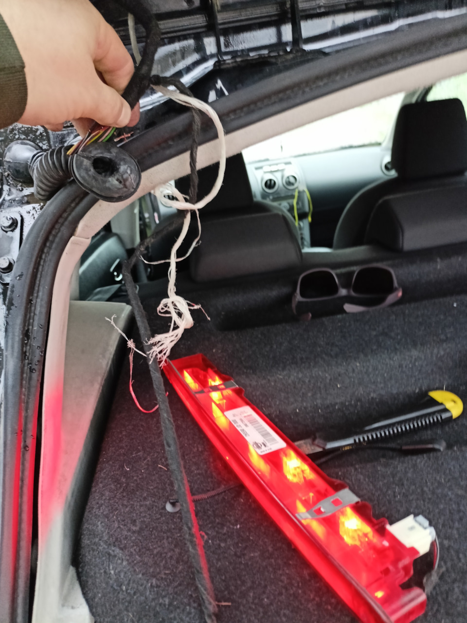 Не горит стоп сигнал 2ч. — Nissan Qashqai (1G), 1,6 л, 2009 года ...