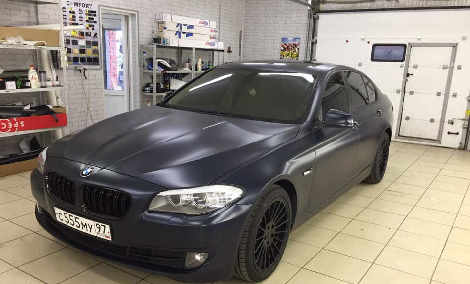 BMW 5 f10 серый матовый