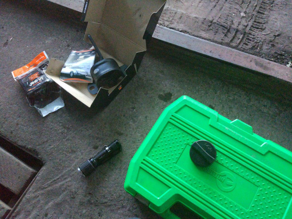 совет продавца + замена задней опоры двигателя. — Lada 2115, 1,5 л ...