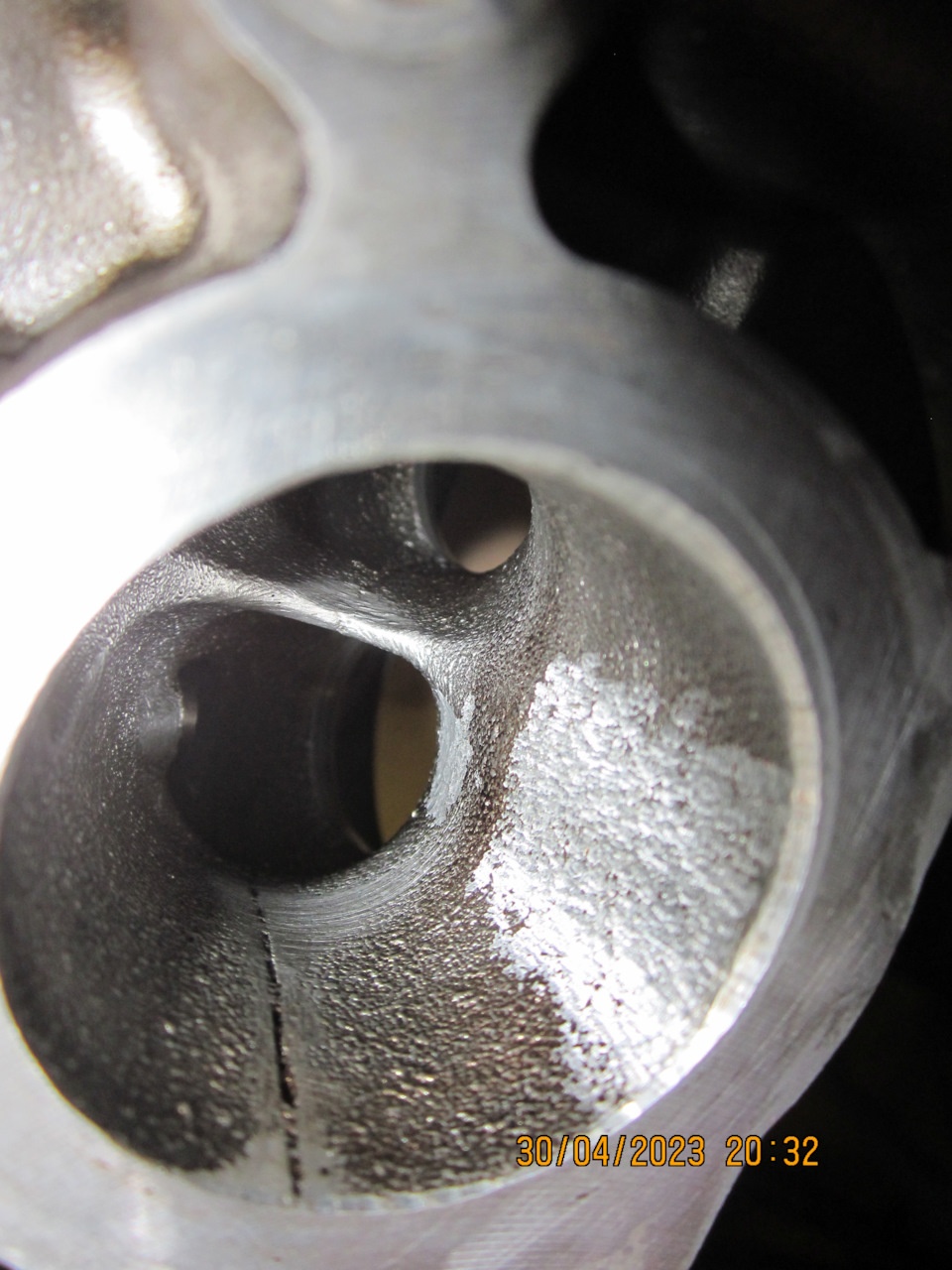 Очищенный щёткой и доработанный бормашинкой впускной канал — Lada Vesta SW (1G)