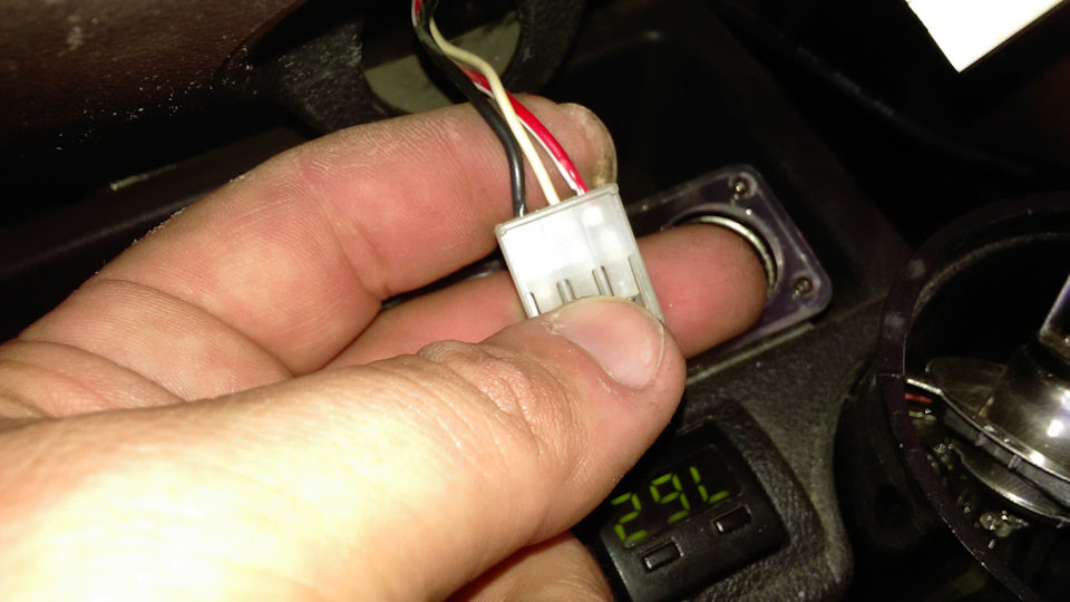 USB розетка вместо прикуривателя — Lada Гранта, 1,6 л, 2012 года ...