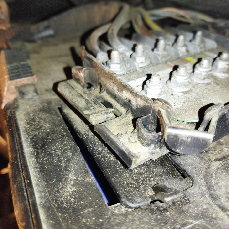 Как снять крышку акб? Снял! — Citroen Grand C4 Picasso (1G), 2 л, 2008 ...