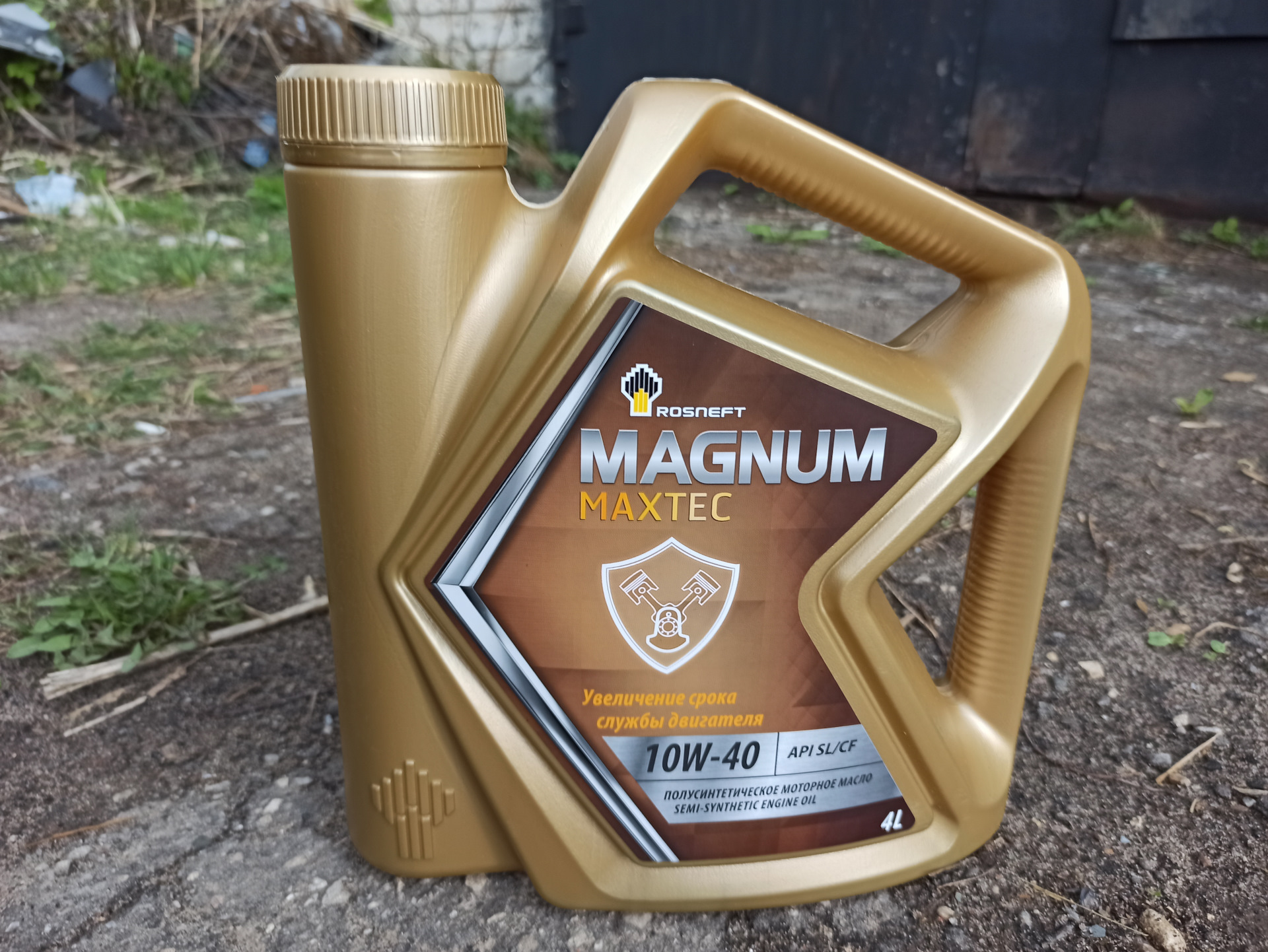 Масло магнум 10w 40 отзывы. Rosneft Magnum Maxtec 10w-40. Масло Магнум. Масло Магнум премиум. Можно применять масло Магнум синтетику 5 w40 в калину и отзывы.