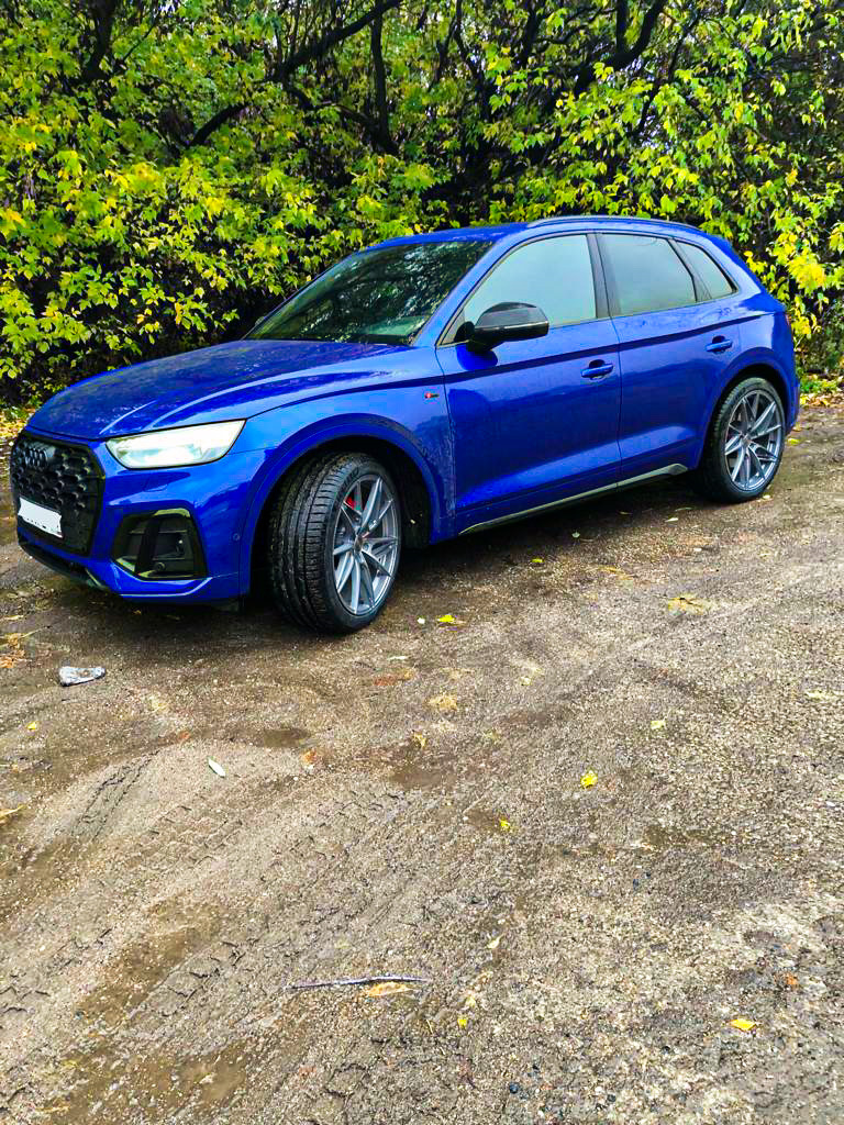 Отдают разными оттенками, в зависимости от освещения — Audi Q5 (2G)