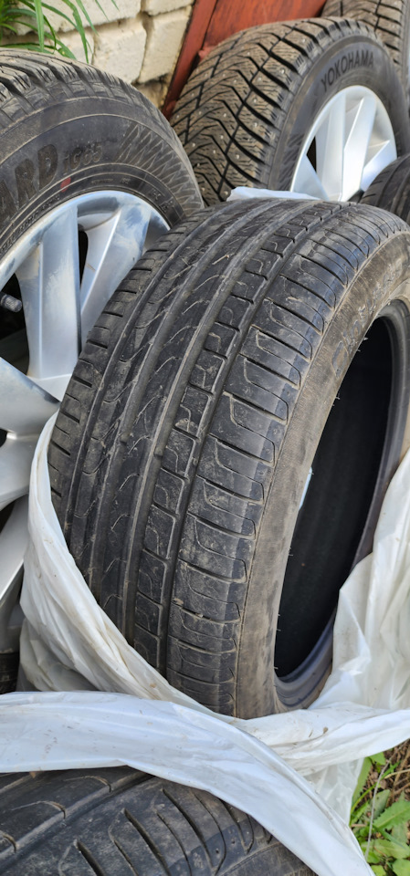 Шины зимние шипованные Yokohama 215/55 R17 на Volkswagen Arteon, Skoda ...