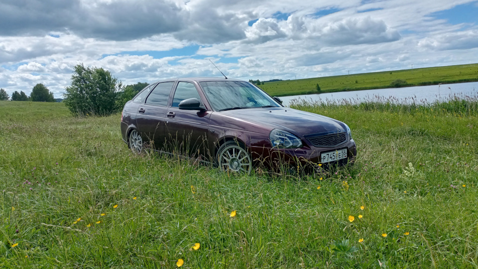 Lada Priora hatchback BlackDarkCherry SE Luxe