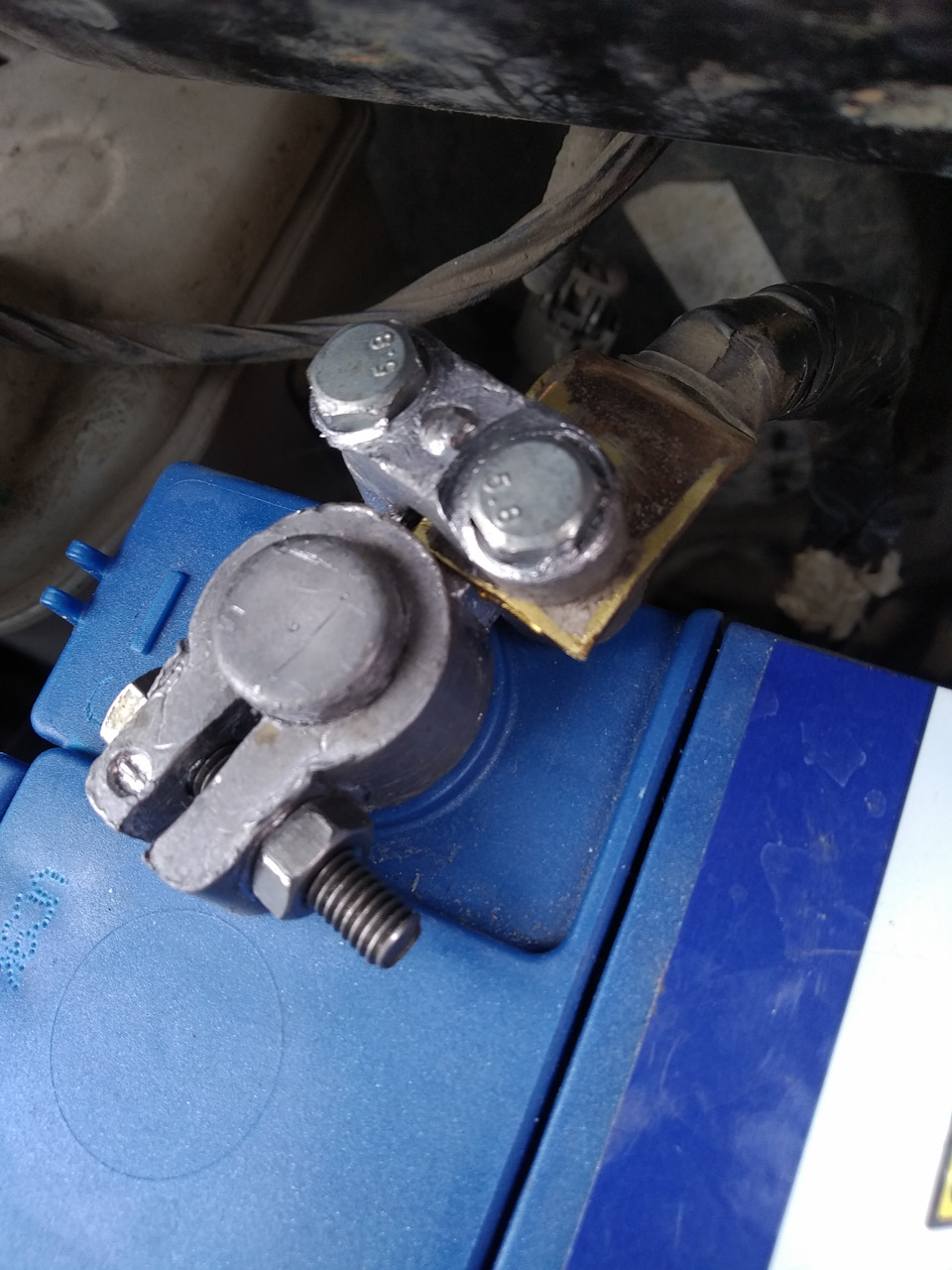 Замена аккумулятора и клемм. BOSCH VARTA 60ач — Chery Indis, 1,3 л ...