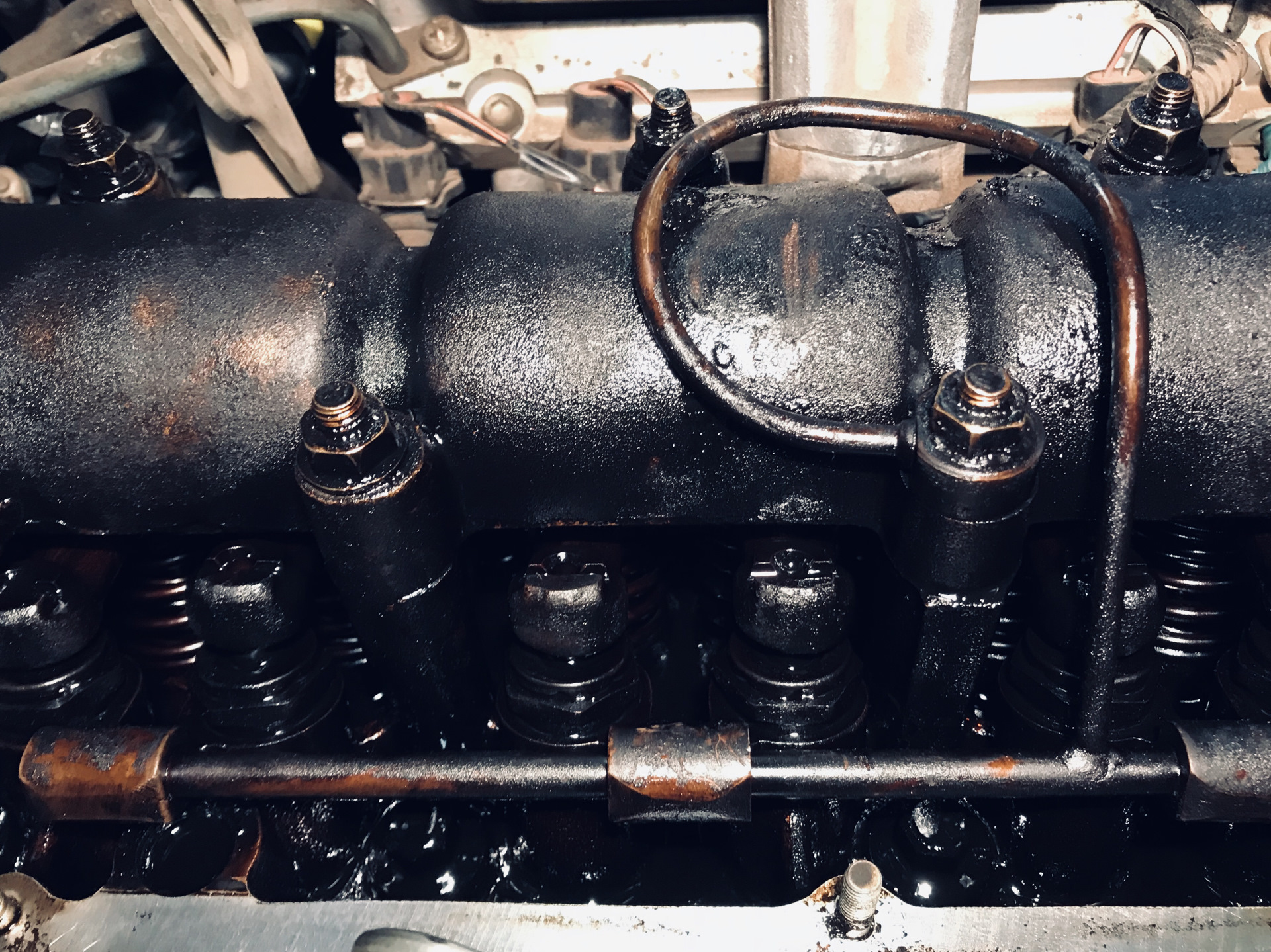 Стук клапанов на холодном двигателе. Стучат клапана зажигание. Ix35 2.0 стучит клапан на горячую. Ремонт Спрут клапанов. Стучат клапана причина