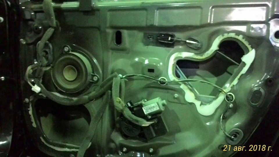 держатель для телефона/планшета — Land Rover Defender (L315/L316), 2,4 ...