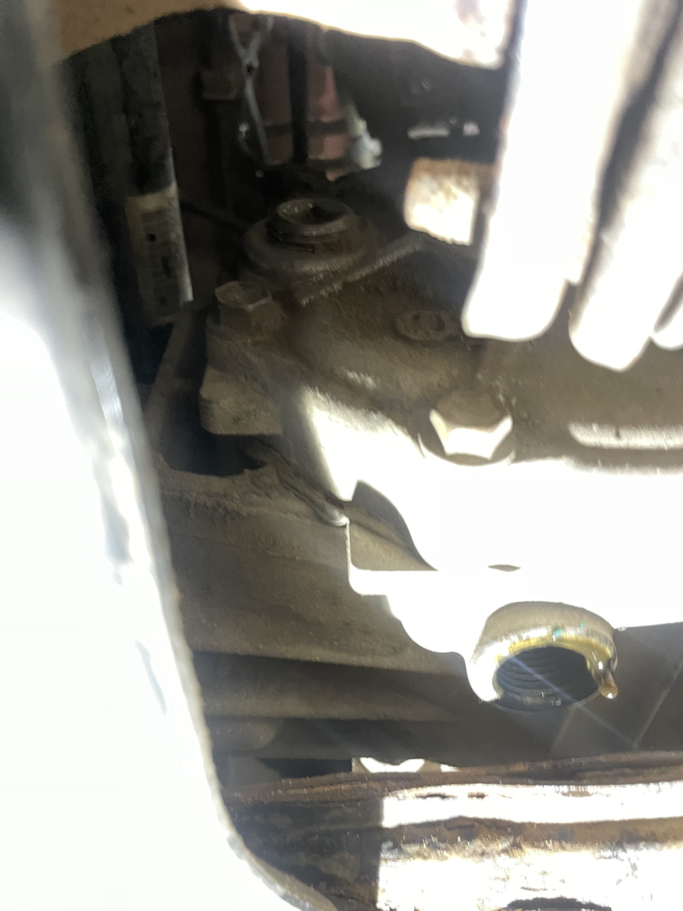 Нижняя и верхняя пробки дифа — Suzuki SX4 (1G)