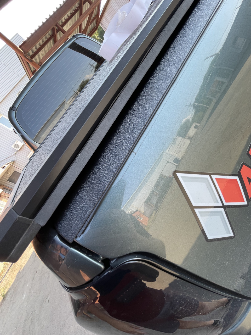 Доклеил уплотнитель — Mitsubishi L200 (4G)