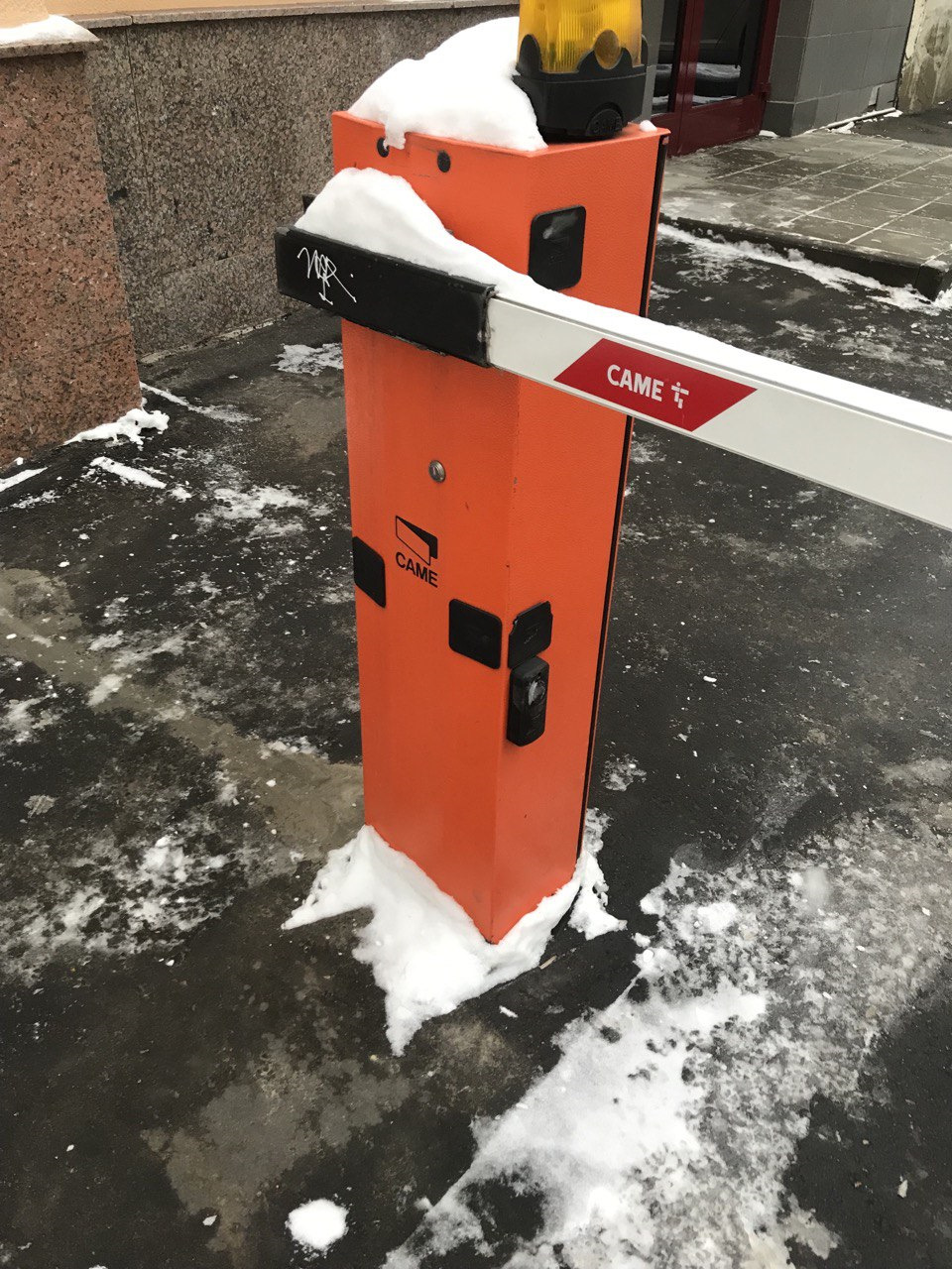 Алиса в зазеркалье с компасом и с HomeLink — Volvo V60 Cross Country ...