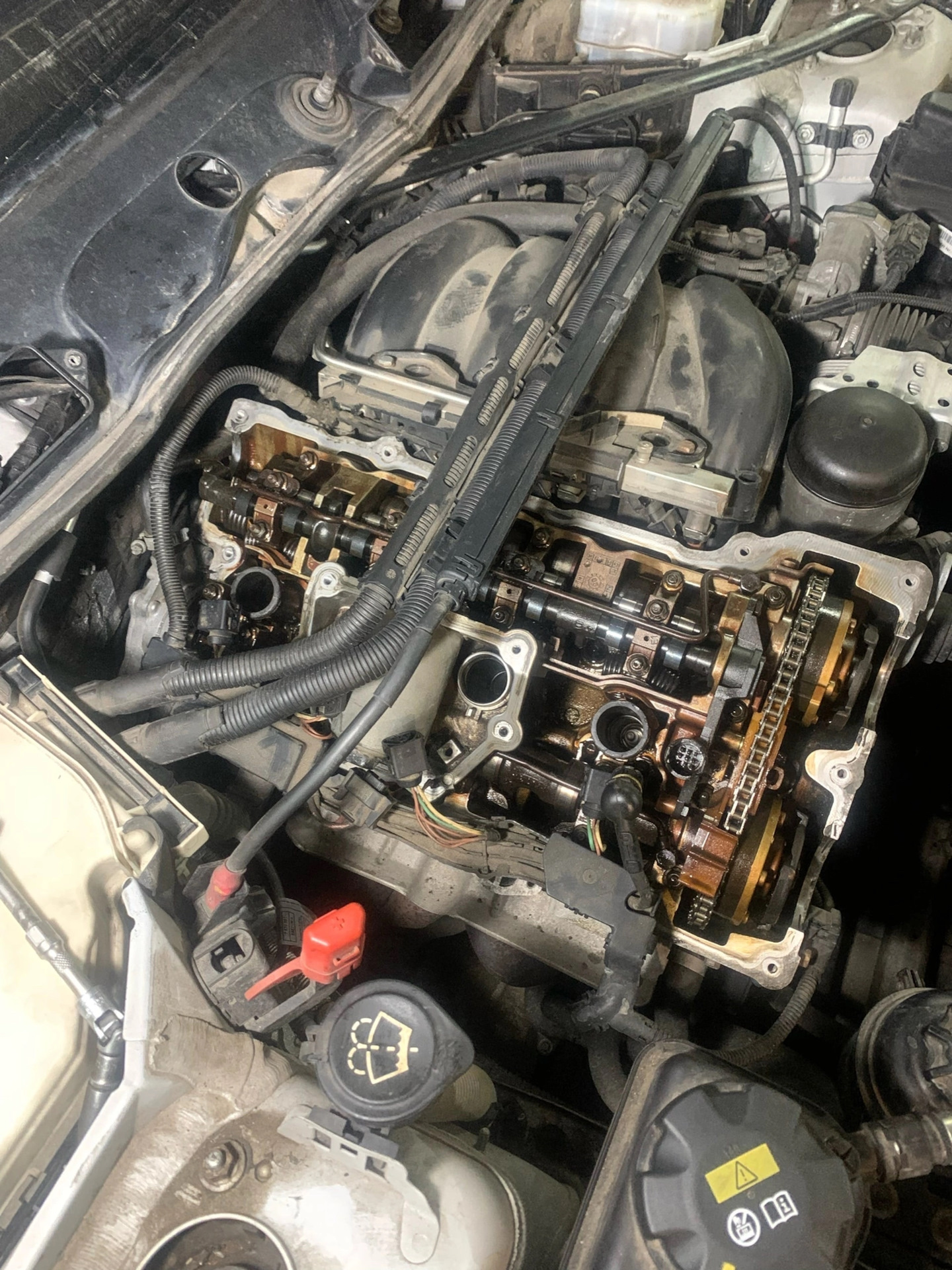 Замена прокладки клапанной крышки — BMW 3 series (E90), 2 л, 2008 года ...