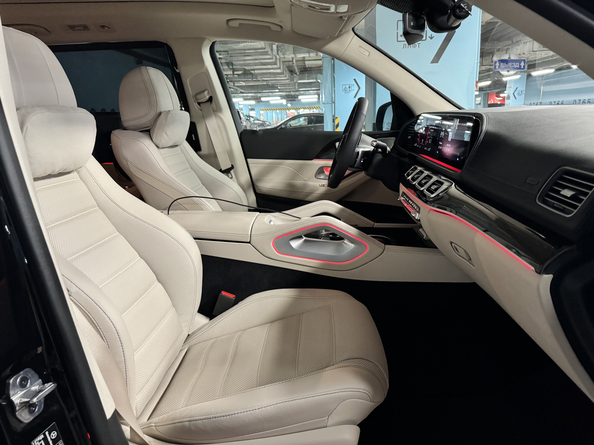 Оригинальные подушки для шеи на передние сиденья Mercedes GLS ...