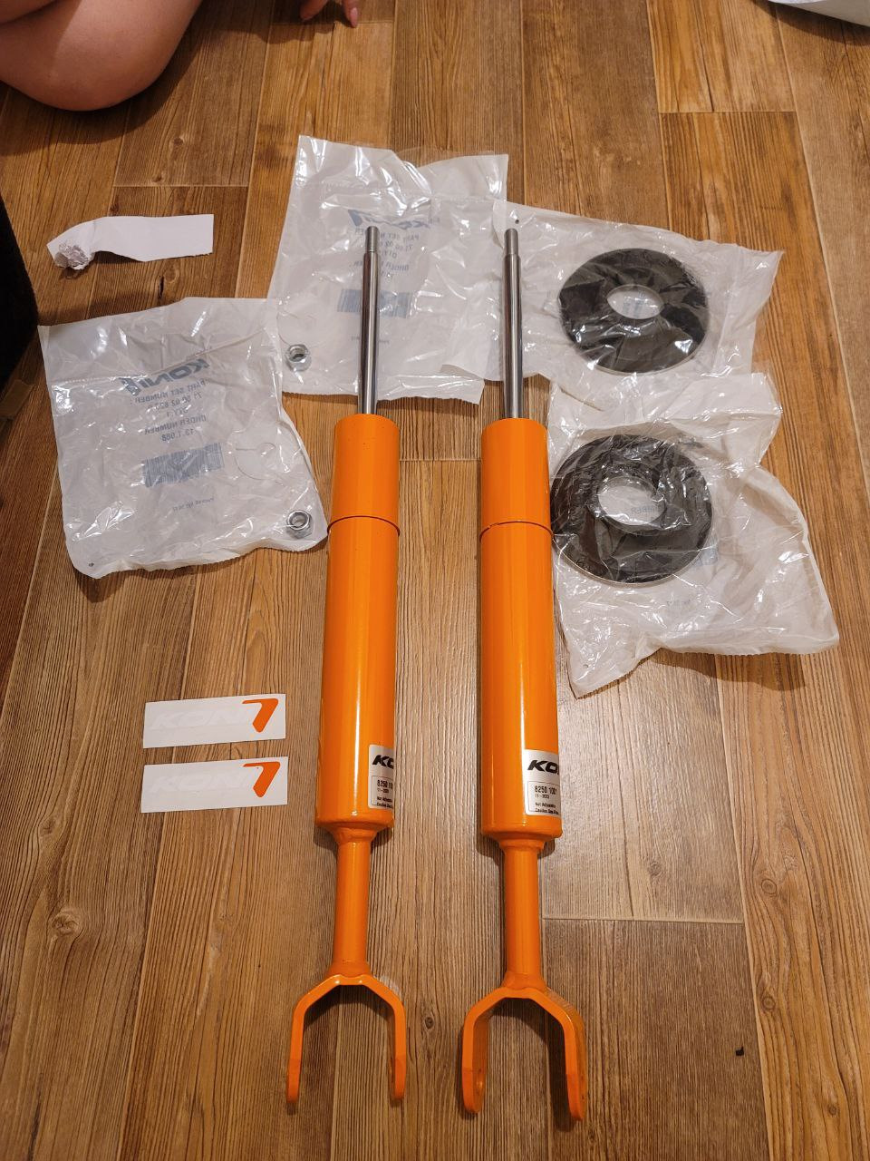 Состав комплекта для передней оси: гайка, шайба, опора — Audi Allroad (C5)