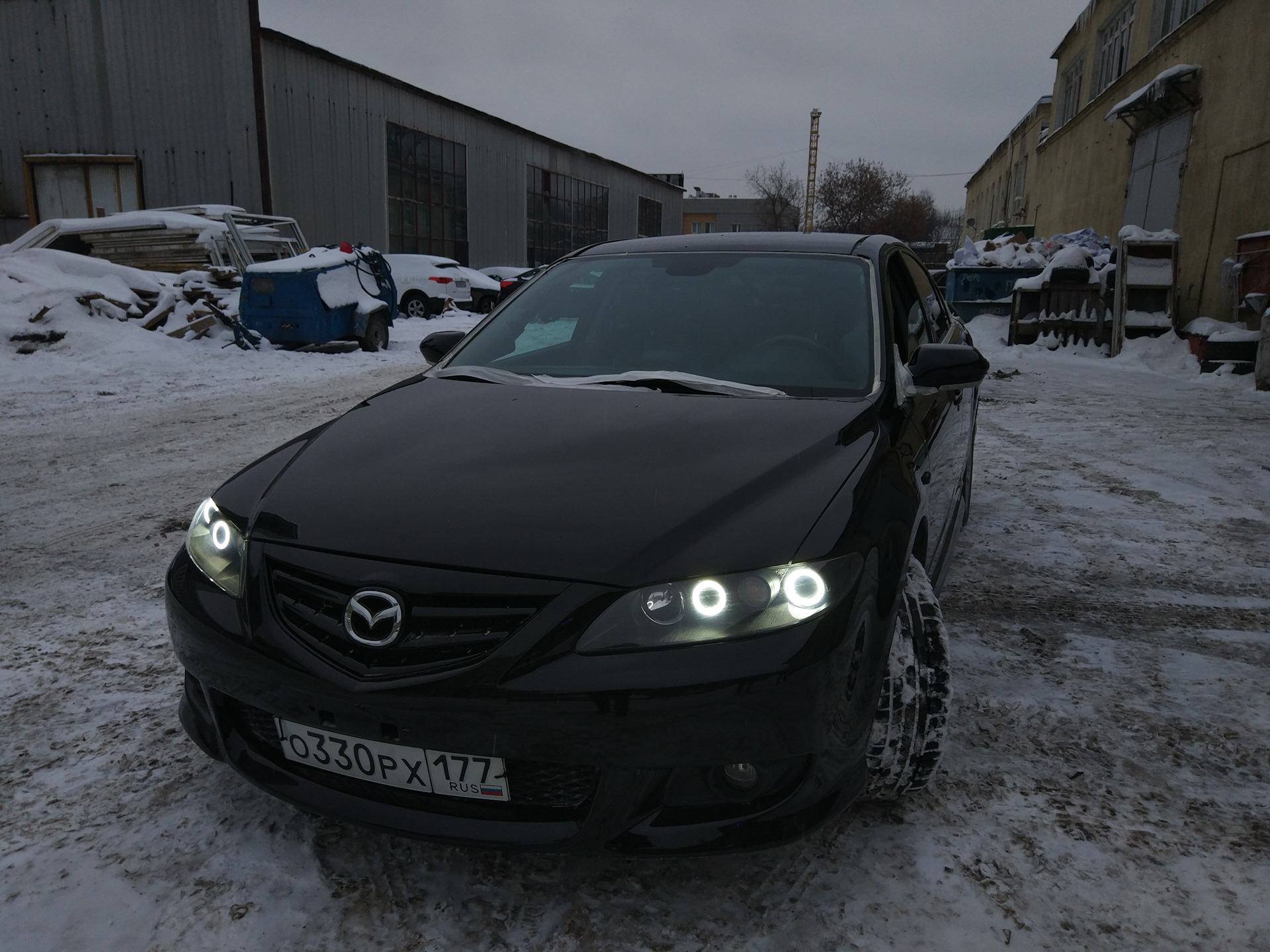 Фары мазда 6 gg. Ангельские глазки на Mazda 6 gg 2007. Черные фары Мазда 6 gg.