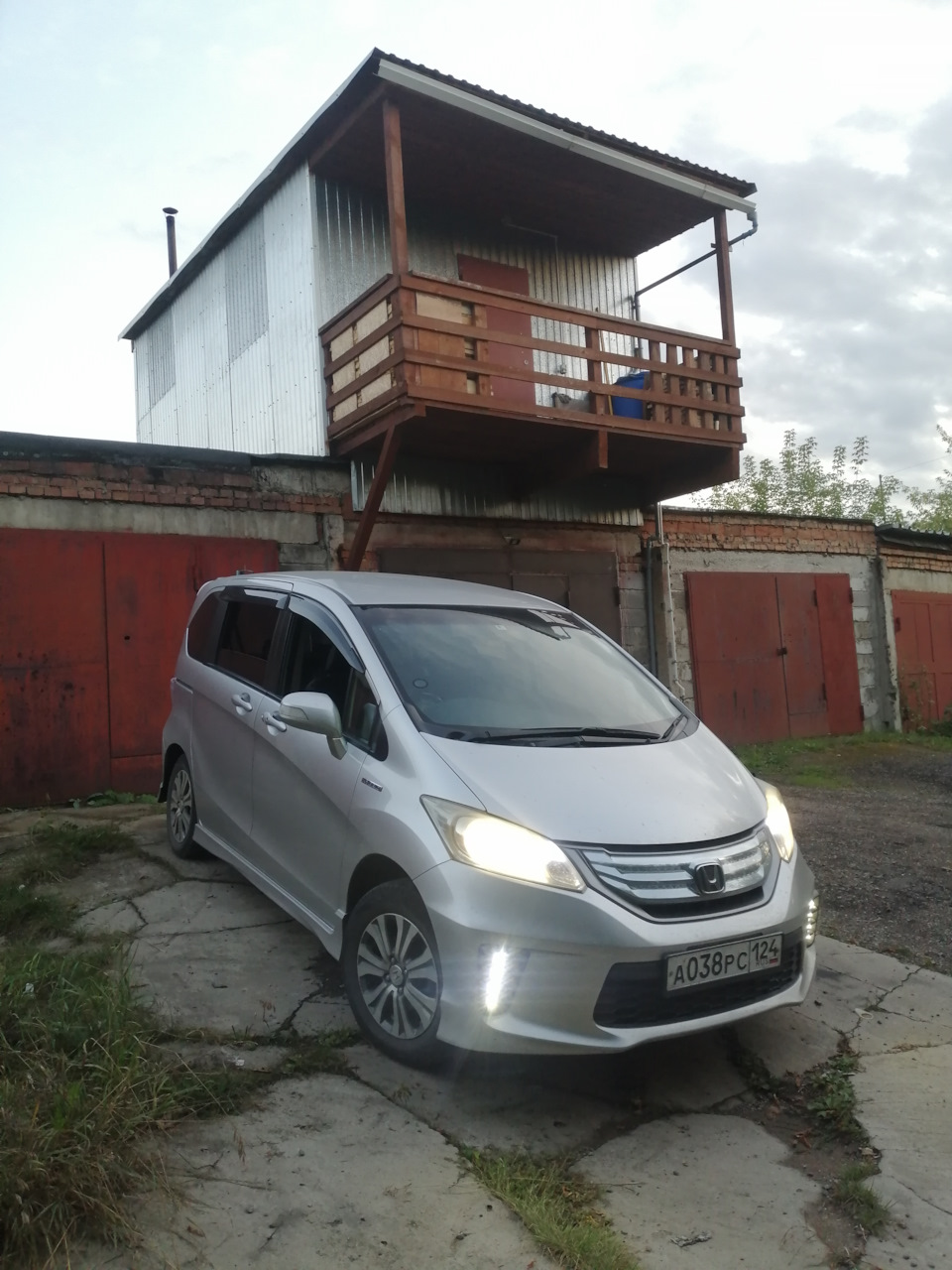 Установка доводчиков стёкол. Ремонт ограничителей дверей. — Honda Freed  (1G), 1,5 л, 2012 года | своими руками | DRIVE2