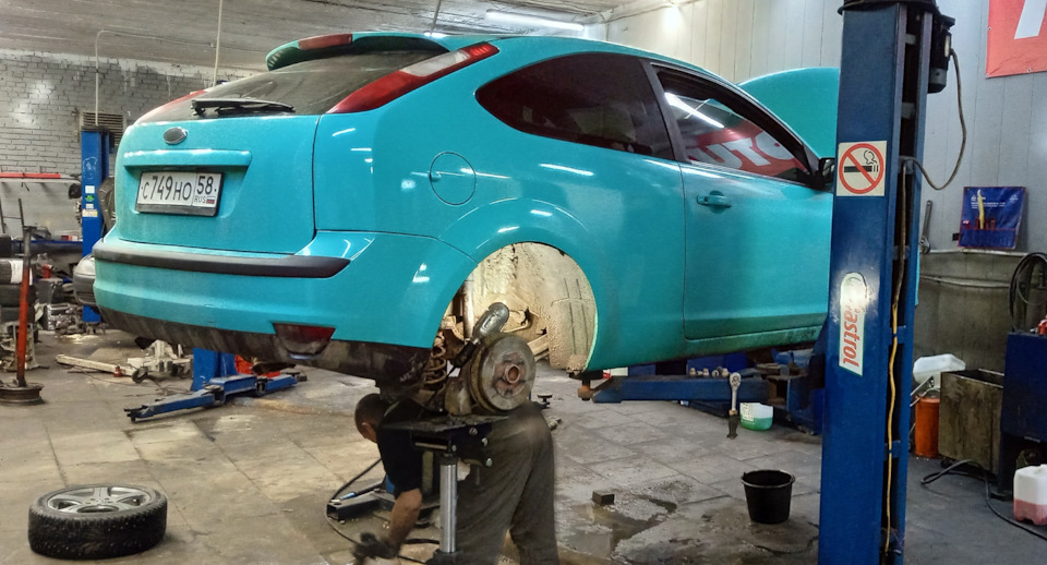Меняем амортизаторы — Ford Focus II Hatchback, 1,4 л., 2006 года ...