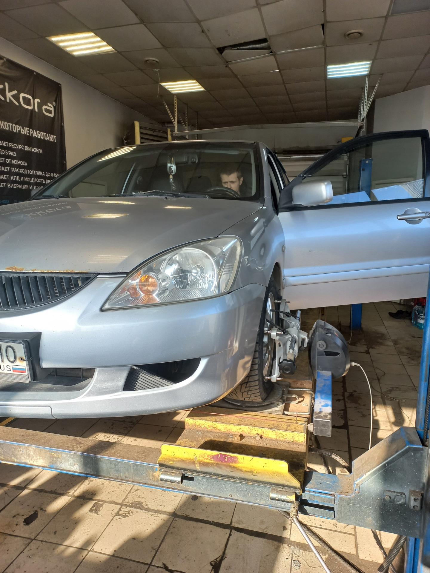 Замена передних амортизаторов — Mitsubishi Lancer IX, 1,6 л., 2005 года ...