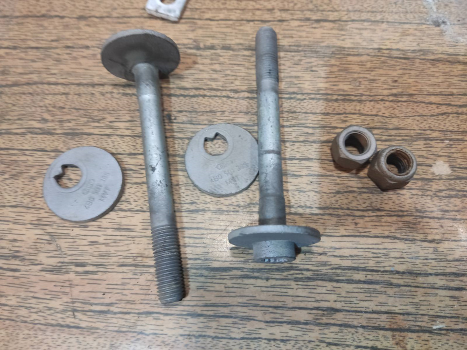 Болт схождения с авторазбора с гайкой и шайбой — фото 2 — после пескоструя — Volkswagen Passat B5
