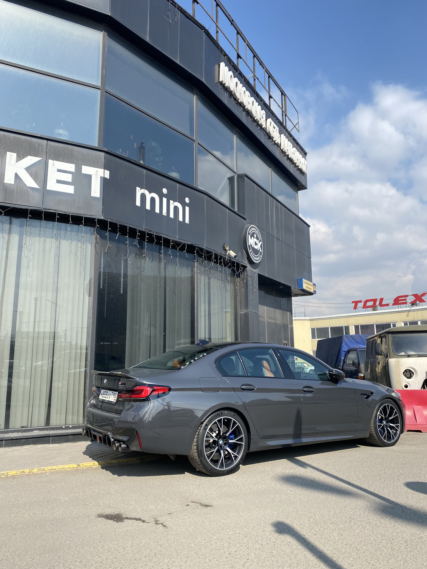 Диски 789 М стиль — Bmw M5 F90 4 4 л 2020 года колёсные диски