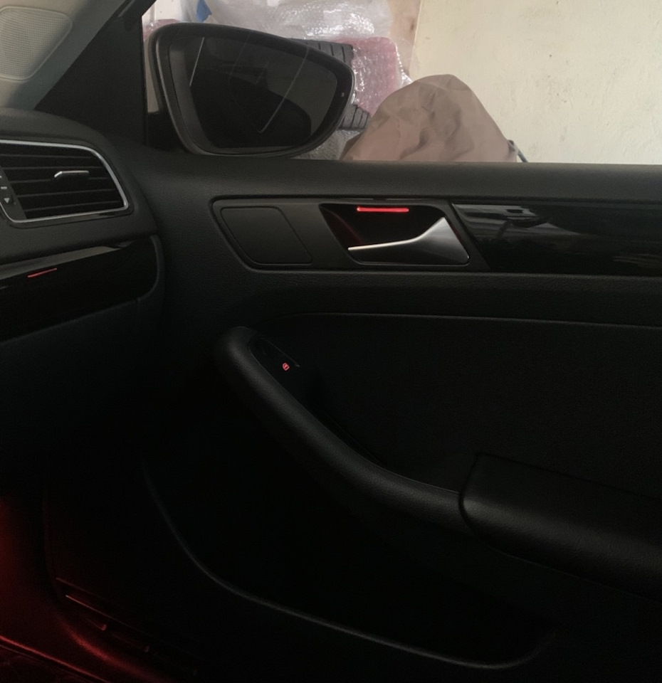 Подсветка внутренних ручек VW на Volkswagen Jetta V, Volkswagen Jetta ...